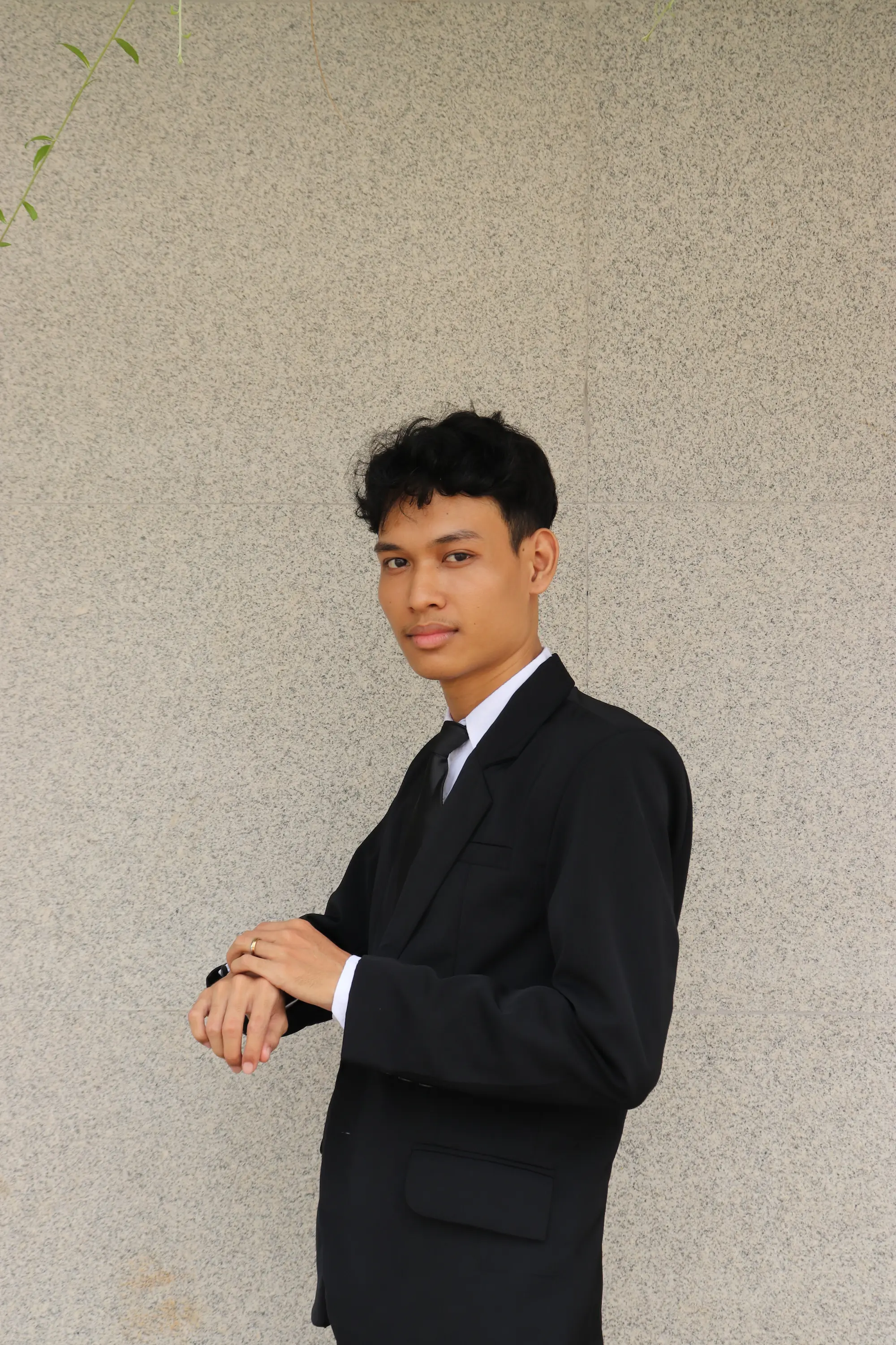 groom background